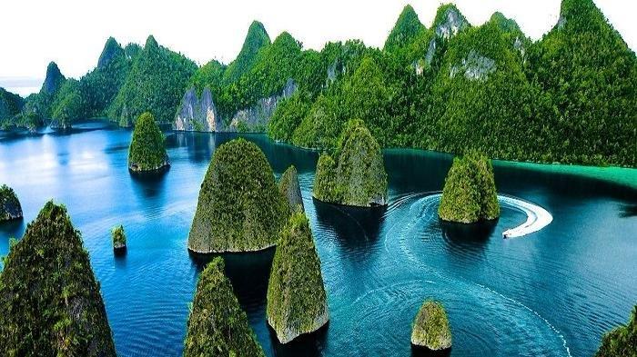 Raja-Ampat-Papua-Barat Ekowisata Indonesia 2025: Destinasi yang Dukung Pelestarian Biodiversitas