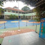 Gedung SMA Negeri di Bandung dengan suasana lingkungan sekolah yang nyaman dan asri.