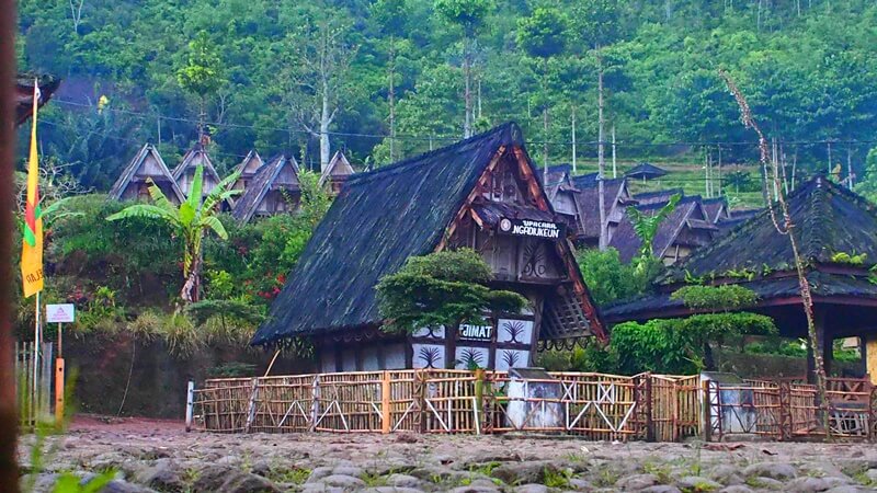 sejarah-kampung-adat-ciptagelar Ekowisata Indonesia 2025: Destinasi yang Dukung Pelestarian Biodiversitas