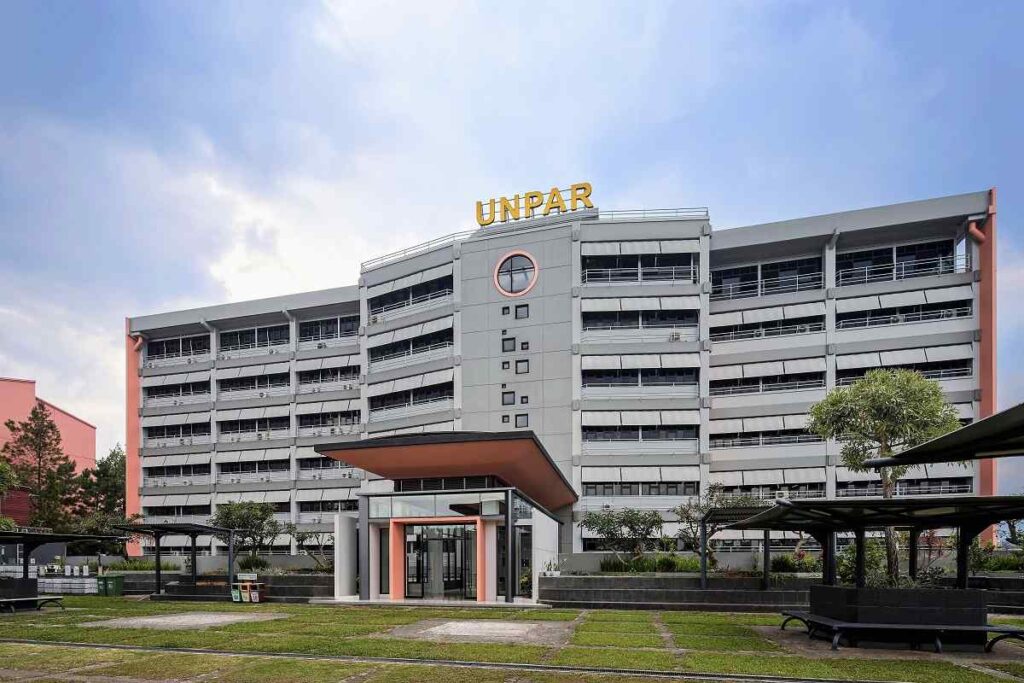 UNPAR-sman13bandung-1024x683 Top Rekomendasi Kuliah di Bandung untuk Lulusan SMA Negeri Bandung