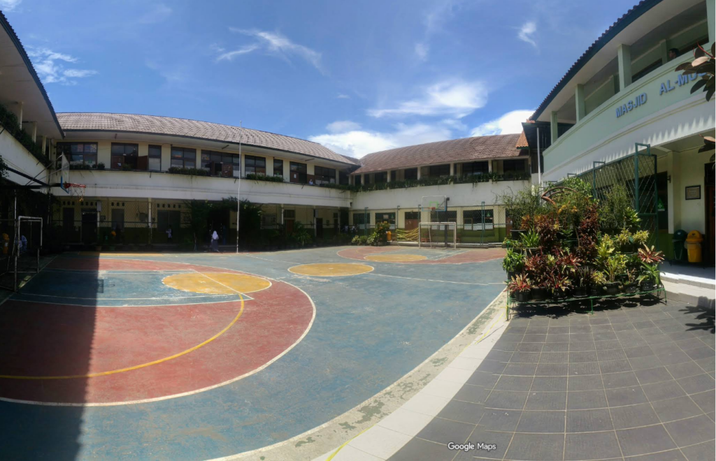 sman13bandung-lapangan-1024x660 SMAN 13 Bandung Memimpin: Analisis Mendalam Keberhasilan Implementasi Kurikulum Merdeka